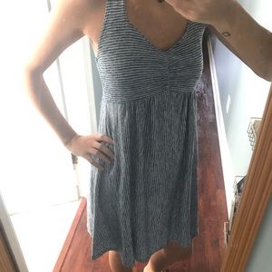 Universal thread cross back dress